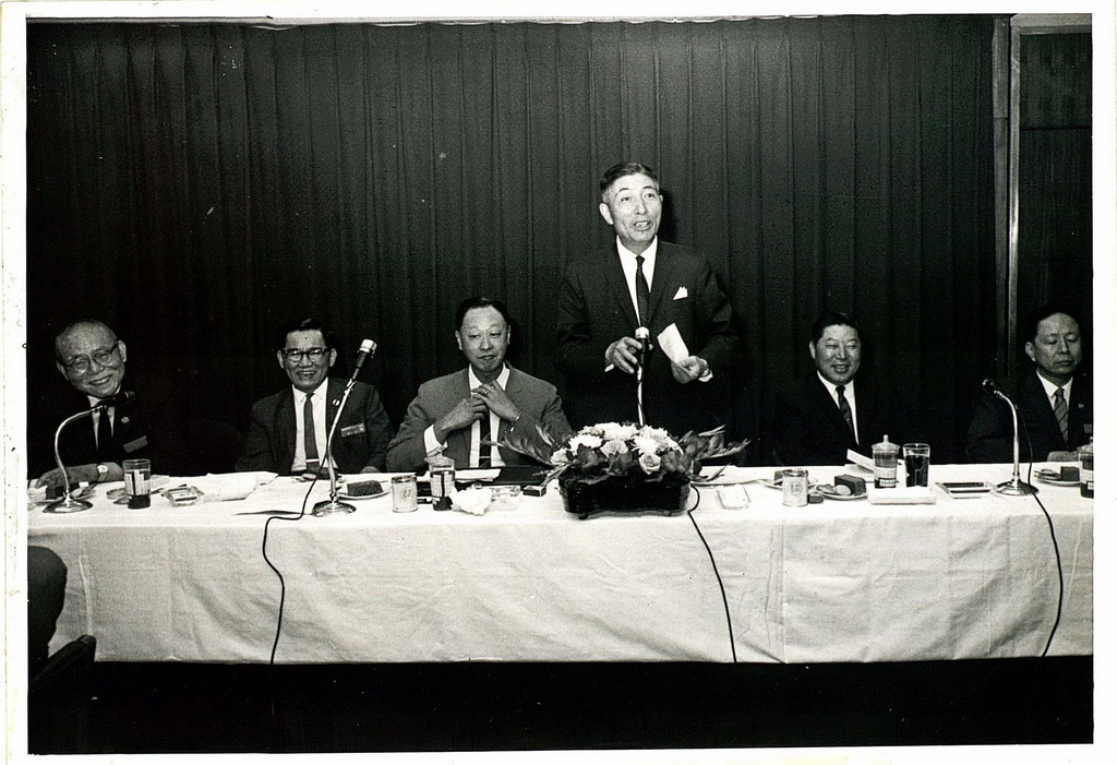 Photo of the 1968 seminar on modern engineering and technology.
