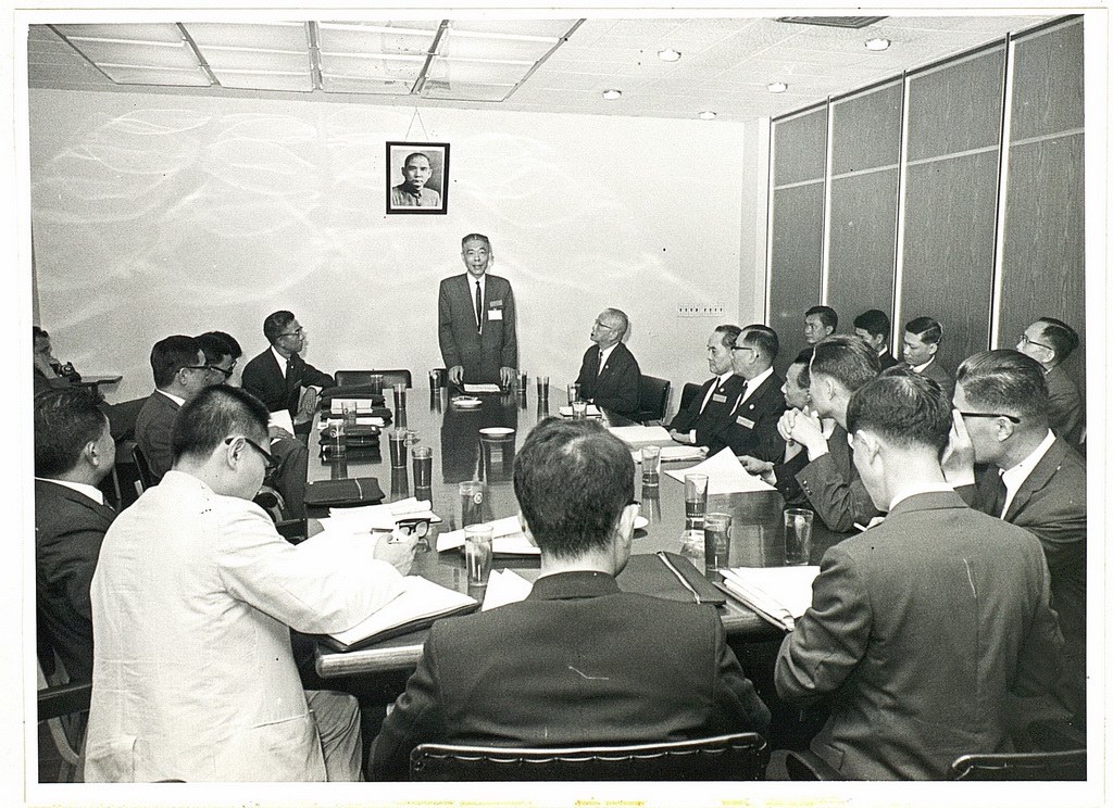 Photos of the 1968 seminar on Modern Engineering and Technology.