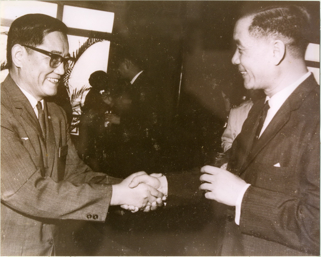 1970年第三屆近代工程技術討論會（METS）中潘文淵博士晉見經濟部部長孫運璿先生