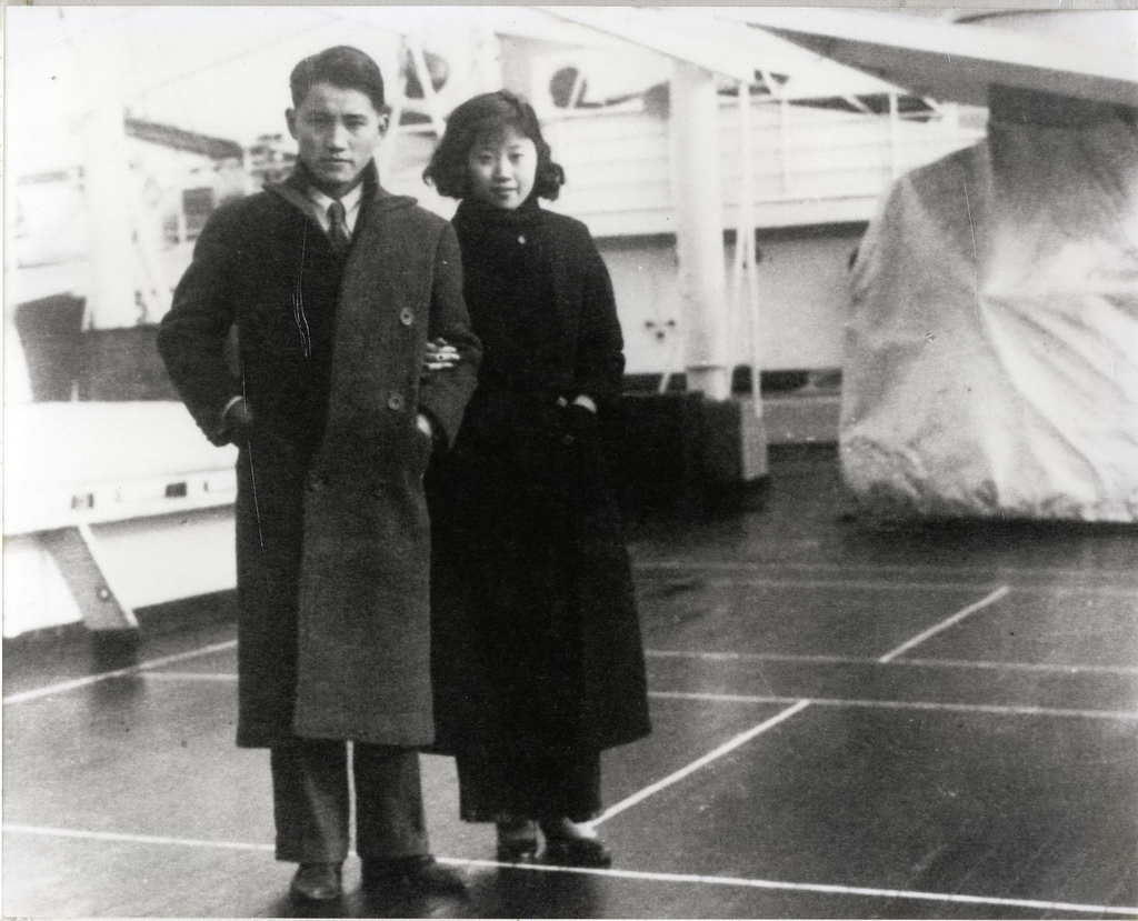1937年潘文淵博士偕妻赴美留學合影