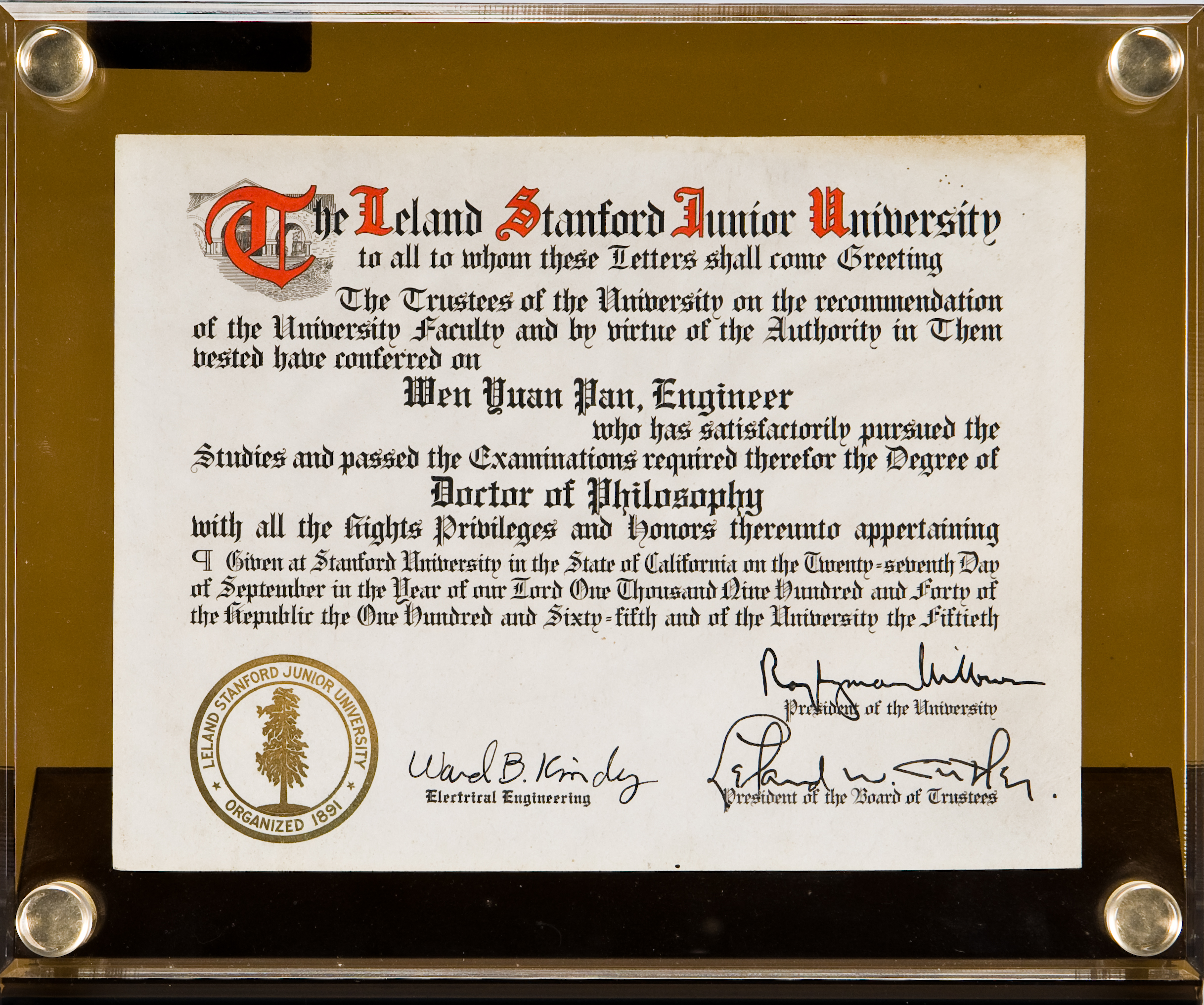 潘文淵於美國史丹佛大學取得博士學位證書