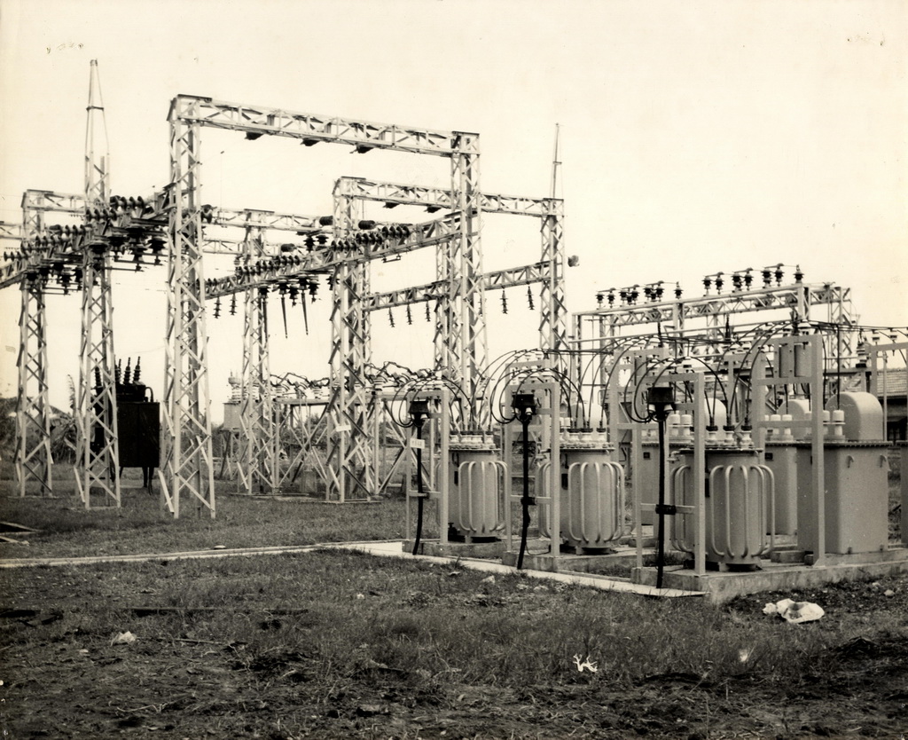 The power distribution unit in 1952