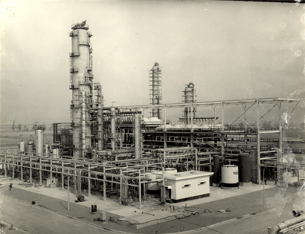 The whole view of the distillation unit no. 9 in 1976