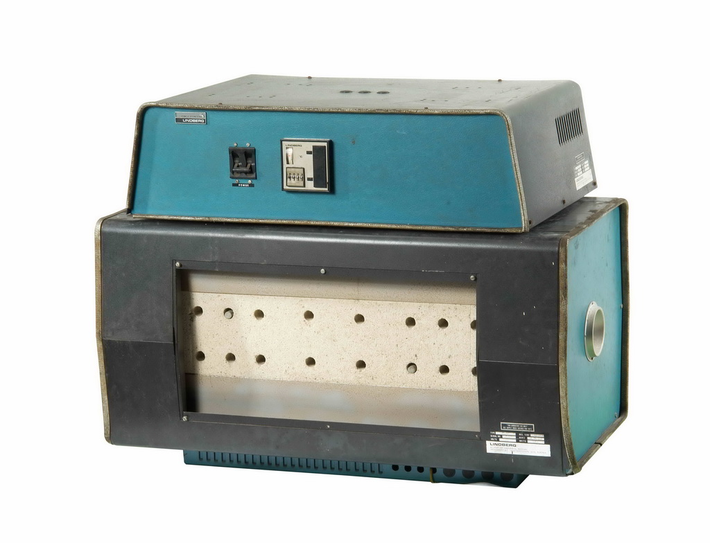 Laboratory box furnace